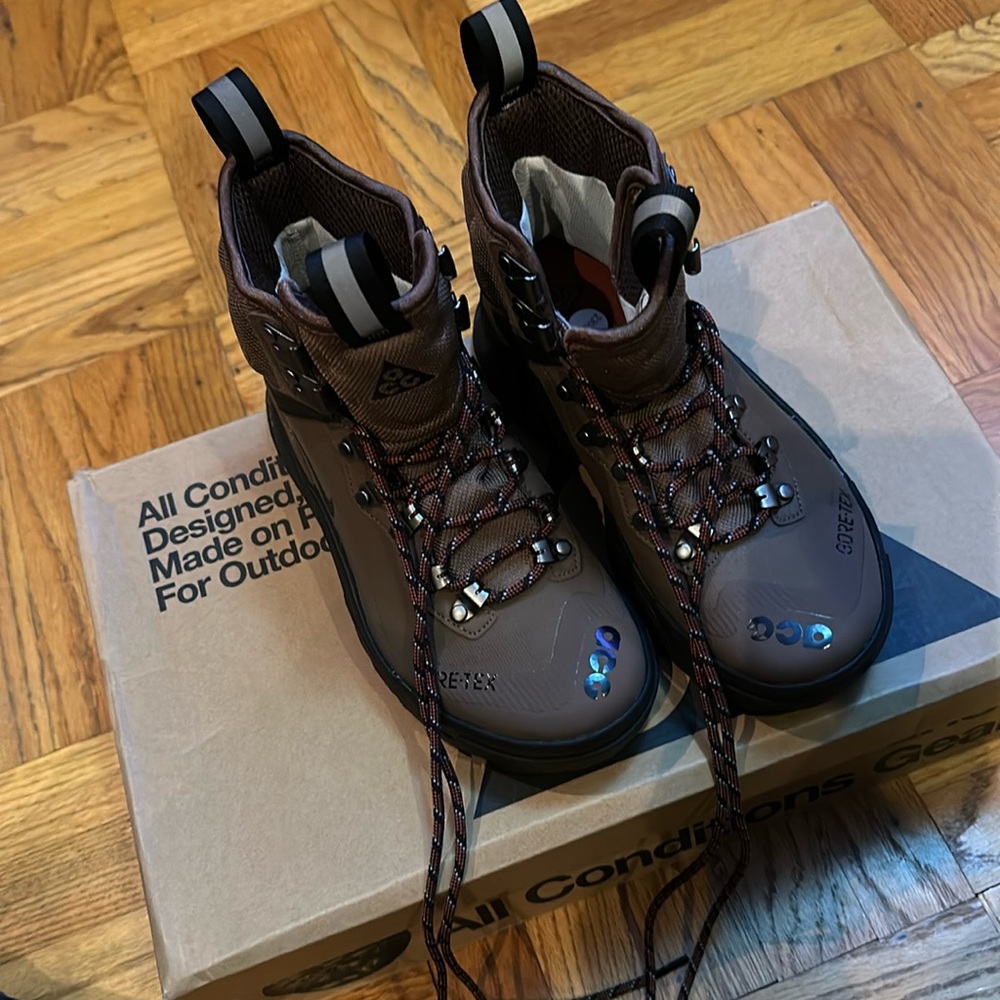 Nike, hiking all weather boots